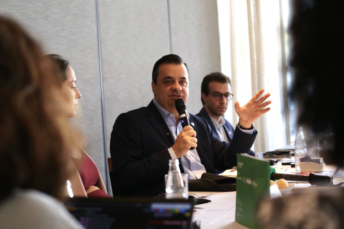 O presidente da Abiec, Roberto Perosa, apresentou projeções para a carne bovina nesta terça, 9. Foto: Abiec/Divulgação