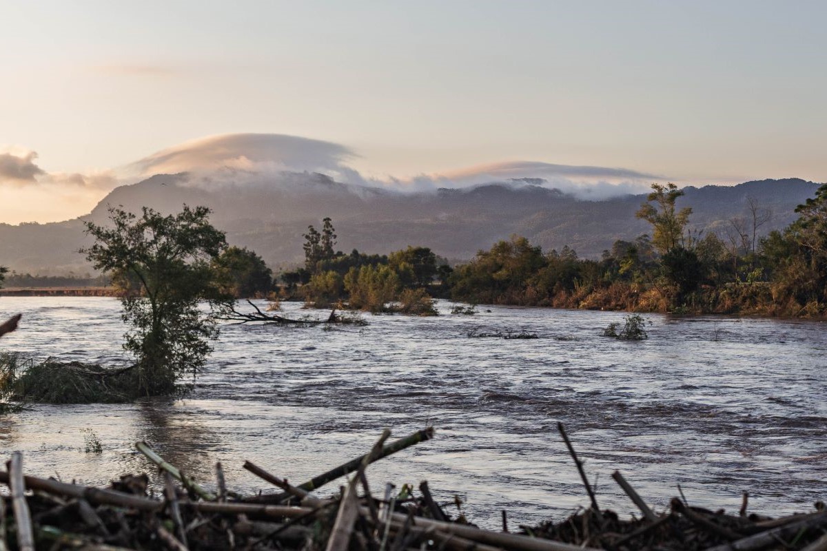 Problemas climáticos no RS, como as enchentes, deixaram agricultores endividados. Foto: Adobe Stock