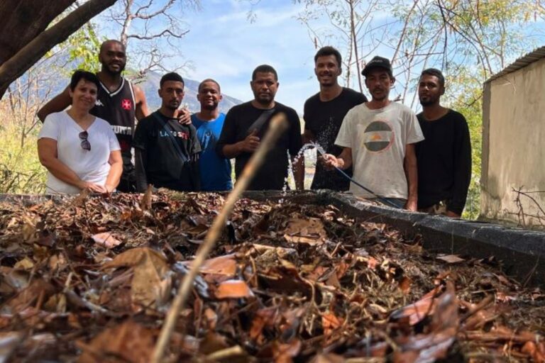 Horta comunitária do RJ adota gongocompostagem para fortalecer produção