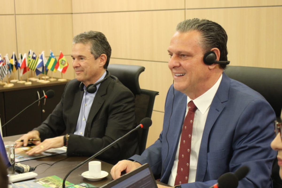 Os ministros André de Paula e Carlos Fávaro em reunião nesta quinta-feira, 4. Foto: Mapa/Divulgação