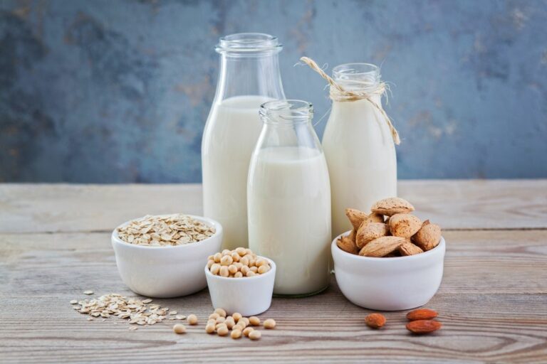 Setor lácteo quer proibir uso de “leite” em produtos vegetais