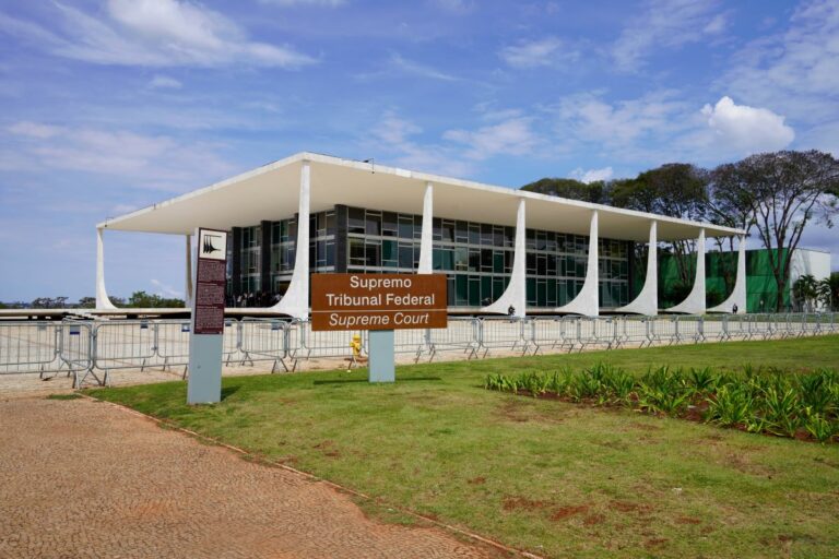 Flávio Dino pede vista e julgamento da Ferrogrão é suspenso