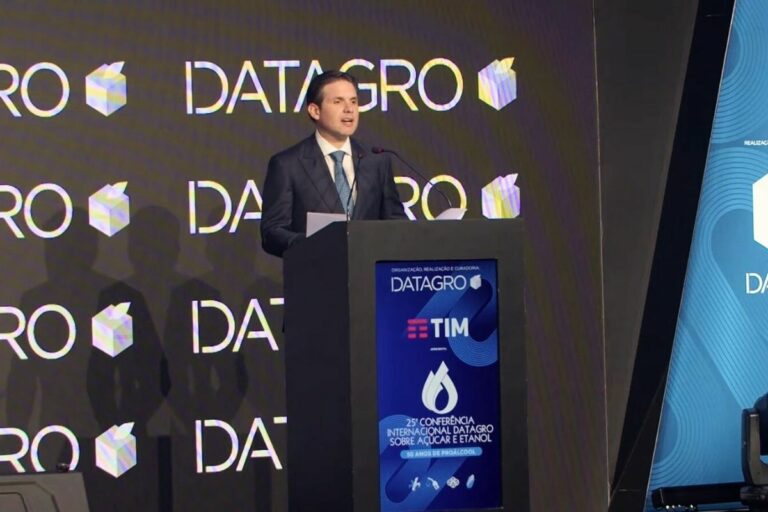 Hugo Motta defende aumento da mistura de etanol na gasolina para 35%