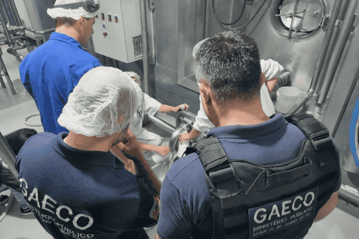 adulterar leite ; Operação Leite Compen$ado 13