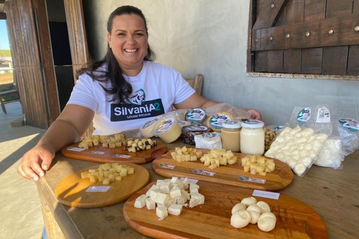 O queijo produzido pela Camila Almeida da Estância Silvânia, em Caçapava, conquistou três medalhas de ouro no mundial francês. | Foto: SAA-SP