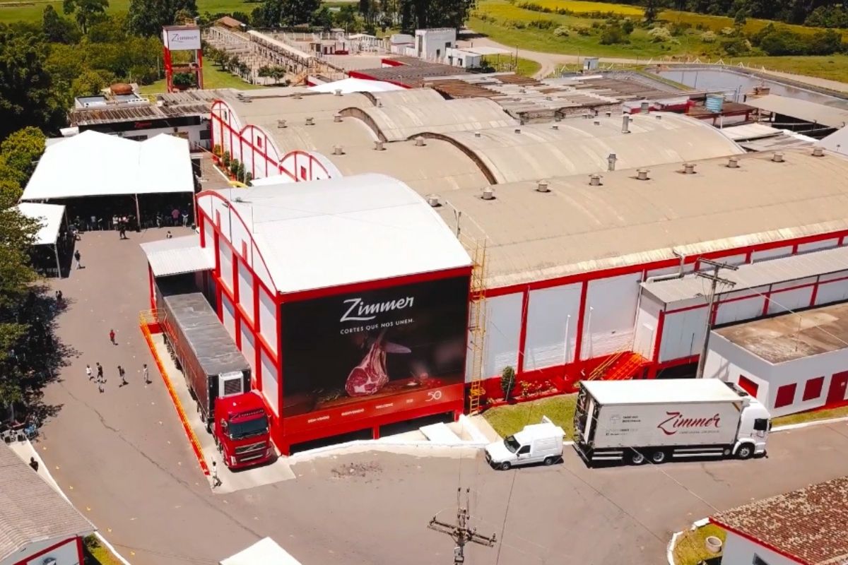 Localizado no Rio Grande do Sul, há 50 anos o frigorífico atua no processamento de carne bovina. Foto: Divulgação/Zimmer