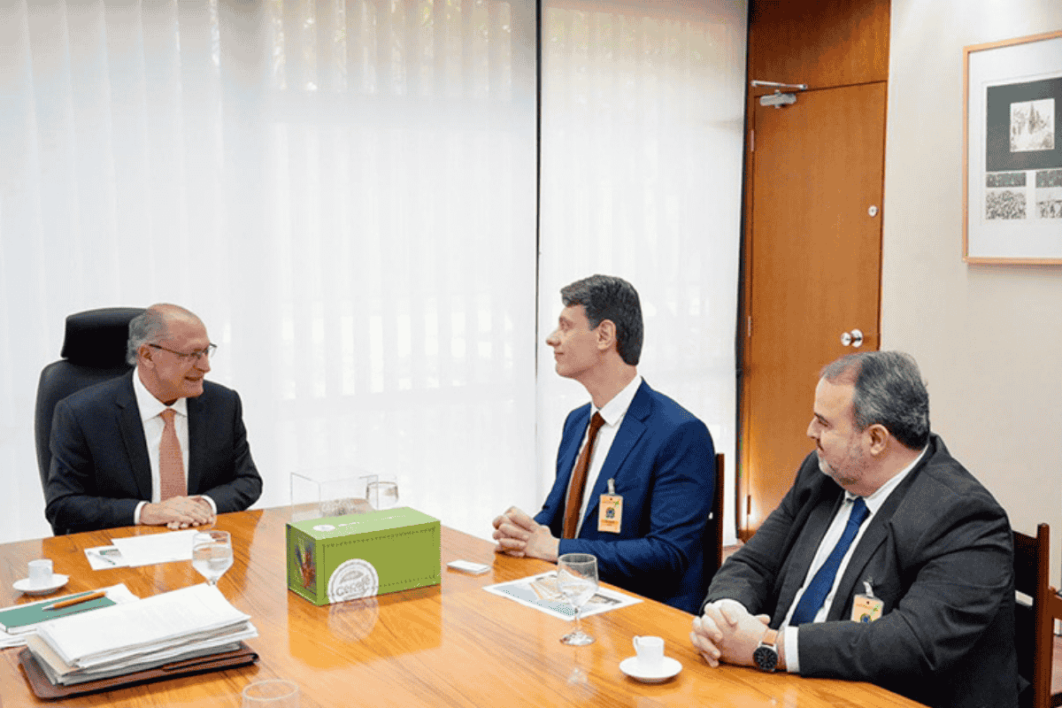 Vice-presidente recebeu diretores do Cecafé nessa quinta-feira, 22. Foto: Cecafé/Divulgação