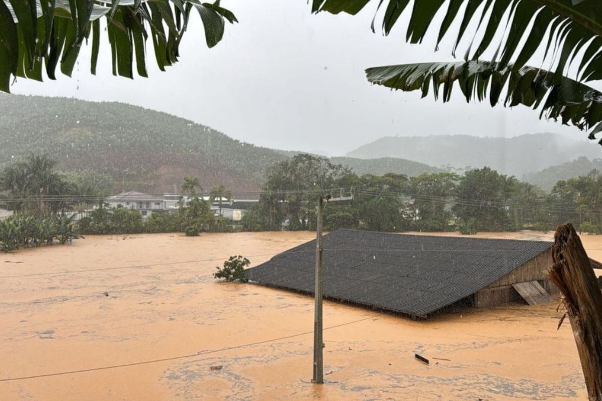 Tempestade em Santa Catarina veio acompanhada de ventos, granizo e raios. | Foto: Fetraf-SC