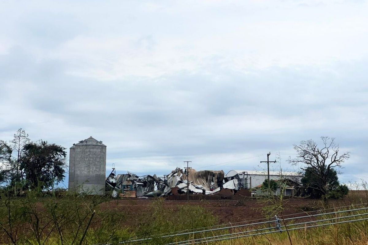 Vendaval derrubou silos da Família Bondezan em Alvorada do Sul (PR). Foto: Arquivo Pessoal