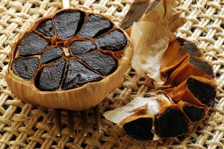 Já conhece o sabor suave do alho negro?