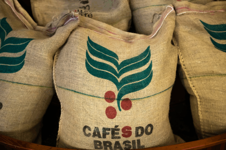 Navios atrasam e exportação de café tem prejuízo de R$ 9 milhões