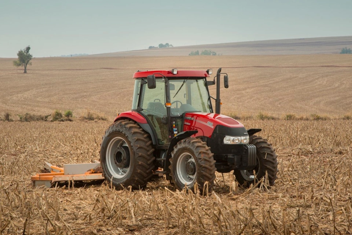 consórcio de máquinas; trator