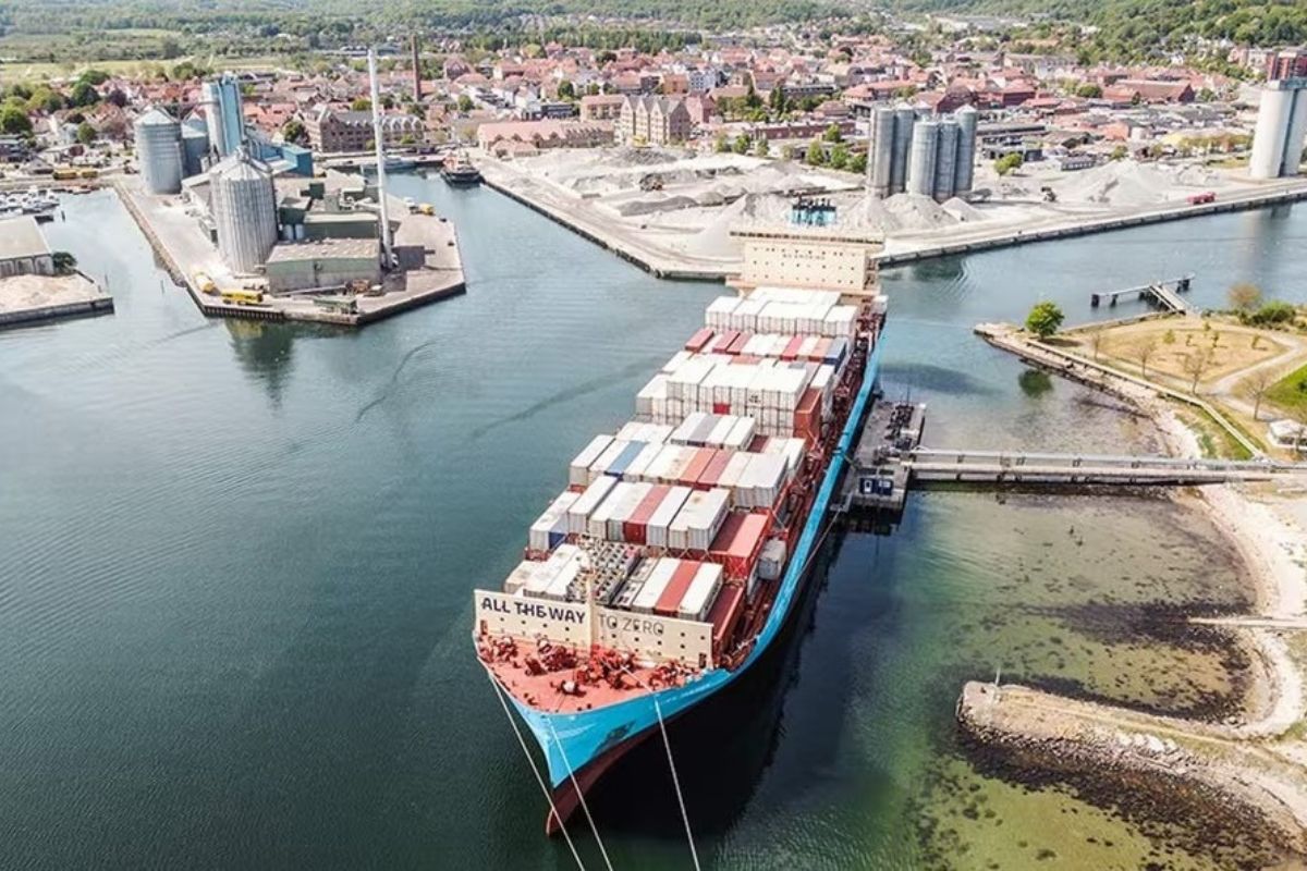 Navio Laura Maersk, no porto de Aabenraa, na Dinamarca. Foto: Divulgação/Maersk