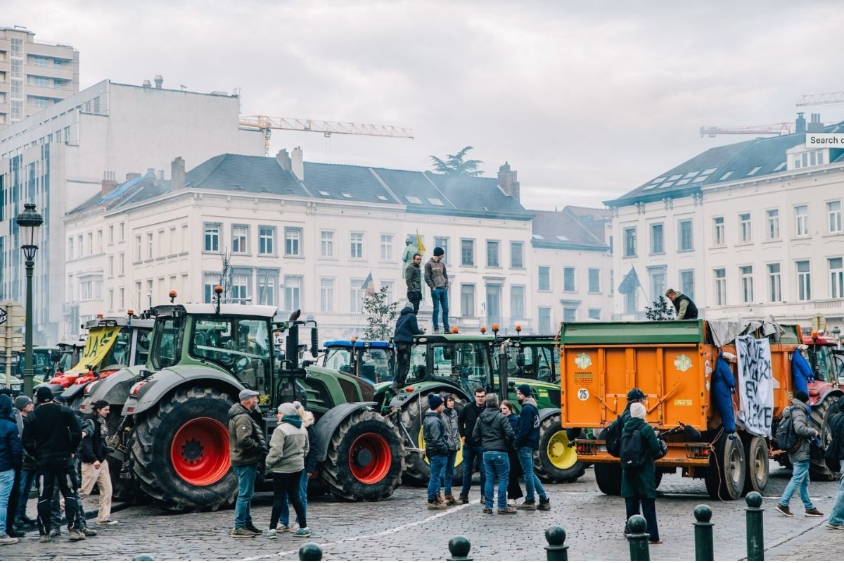 Manifestantes contra o acordo de livre comércio com as nações sul-americanas. | Foto: The brussels times