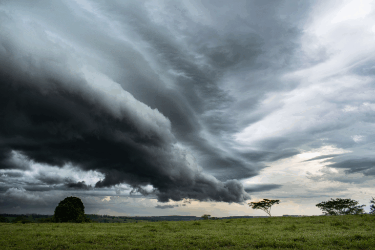 Corredor de umidade traz chuva volumosa ao País nesta semana, alerta Inmet