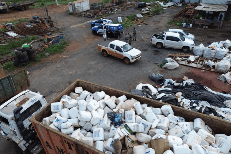 GO: embalagens de agrotóxicos apreendidas em ferro-velho