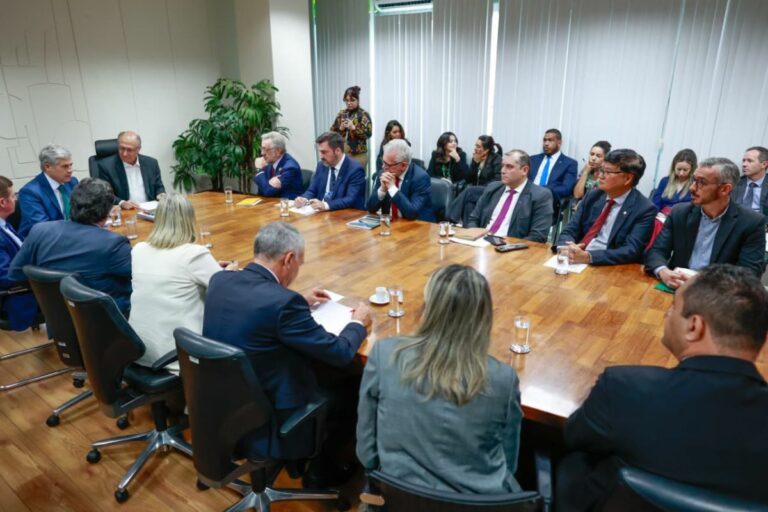 Governo retoma investigação que pode impor barreira sobre importação de leite