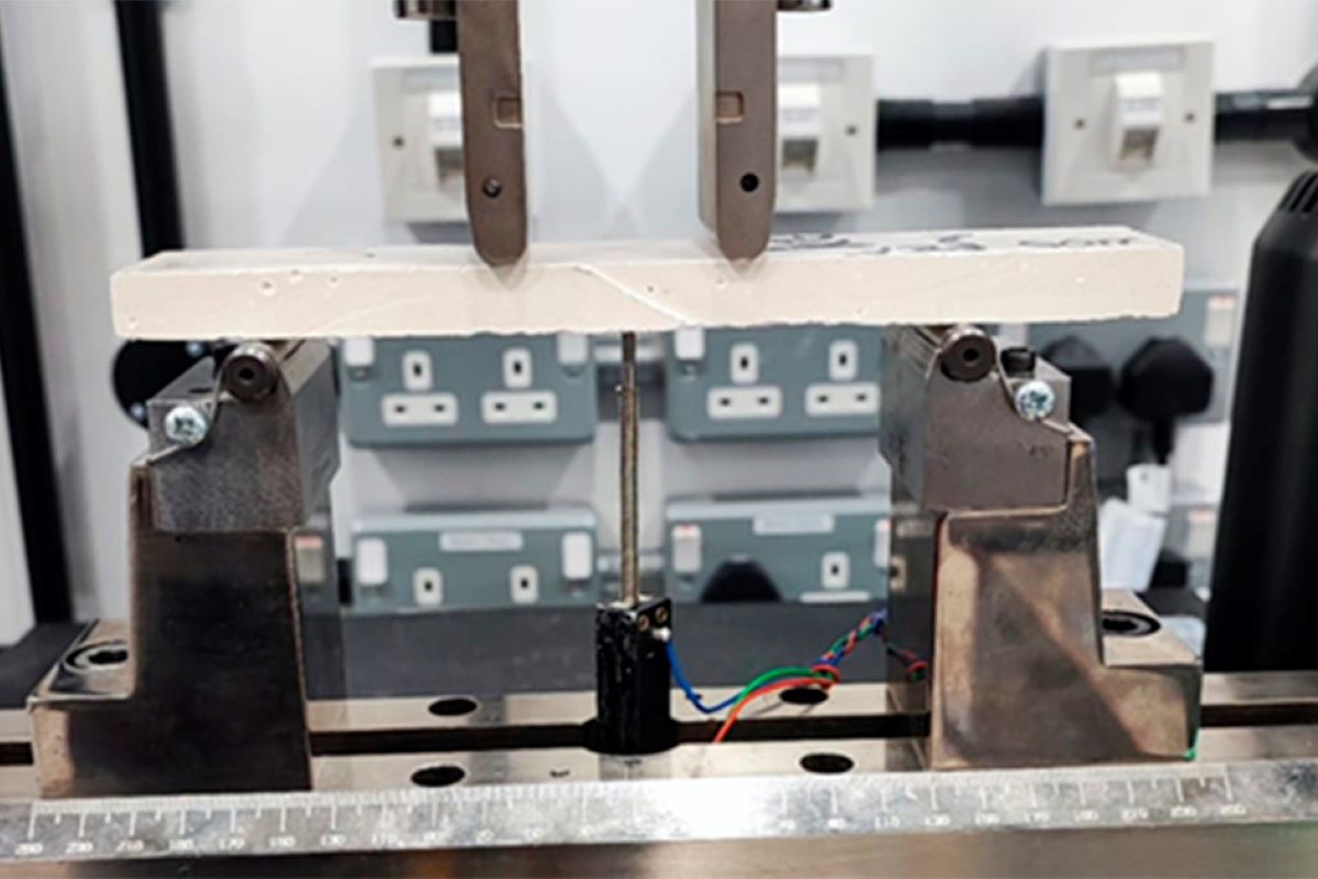 Bloco de cimento sustentável é submetido a testes na USP - Foto USP Divulgação