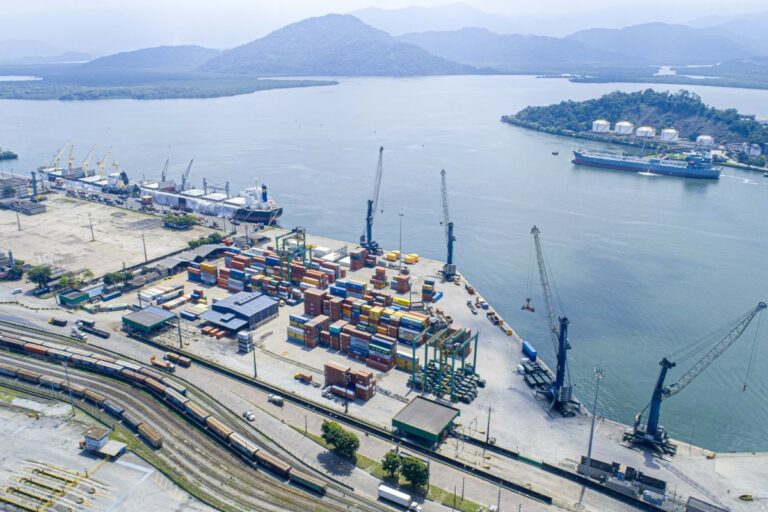 Exportadores encerram 2025 com prejuízo logístico de R$ 66,1 mi, diz Cecafé