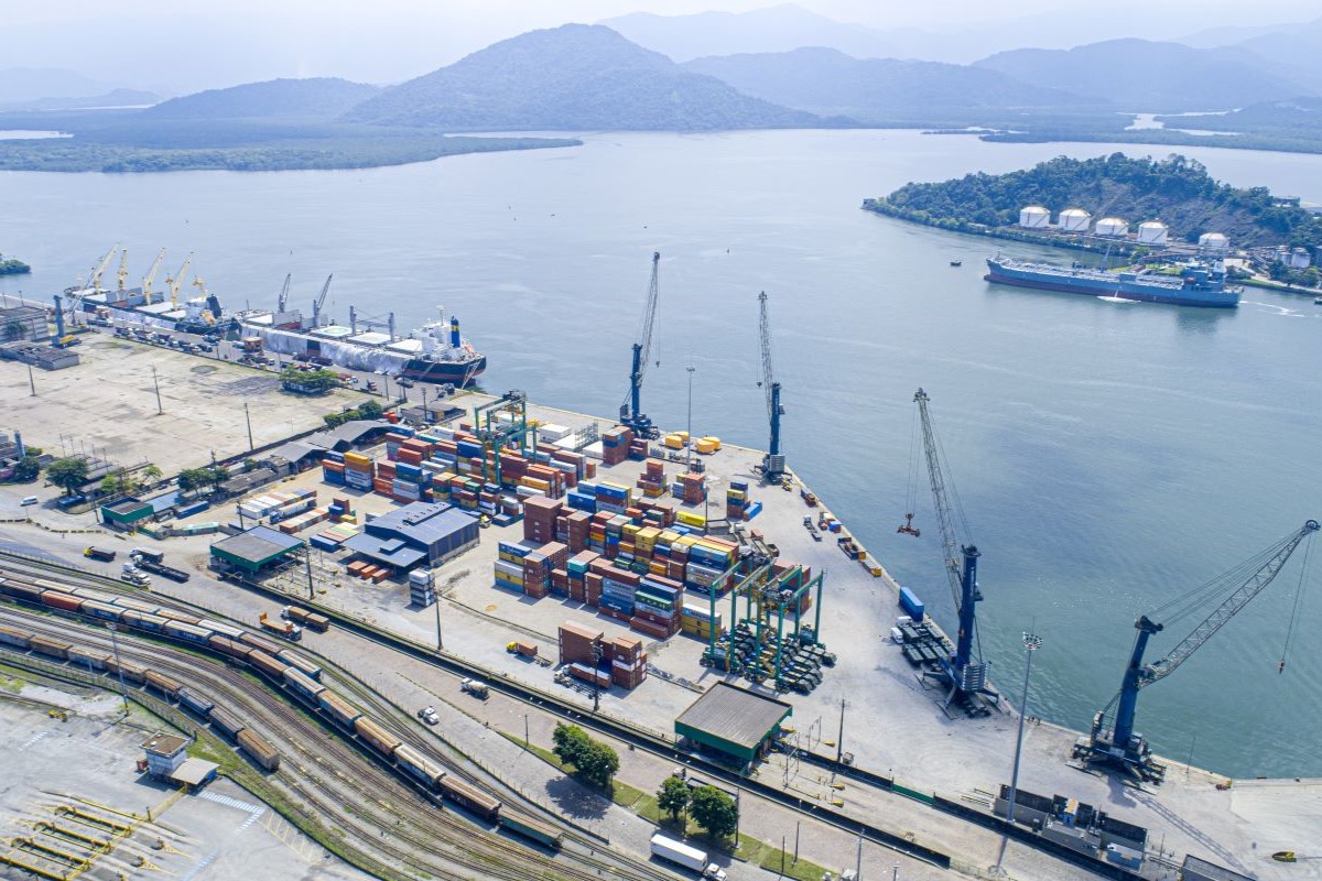 Porto de Santos registrou índice de 65% de atraso ou alteração de escalas de navios em 2025. Foto: Adobe Stock