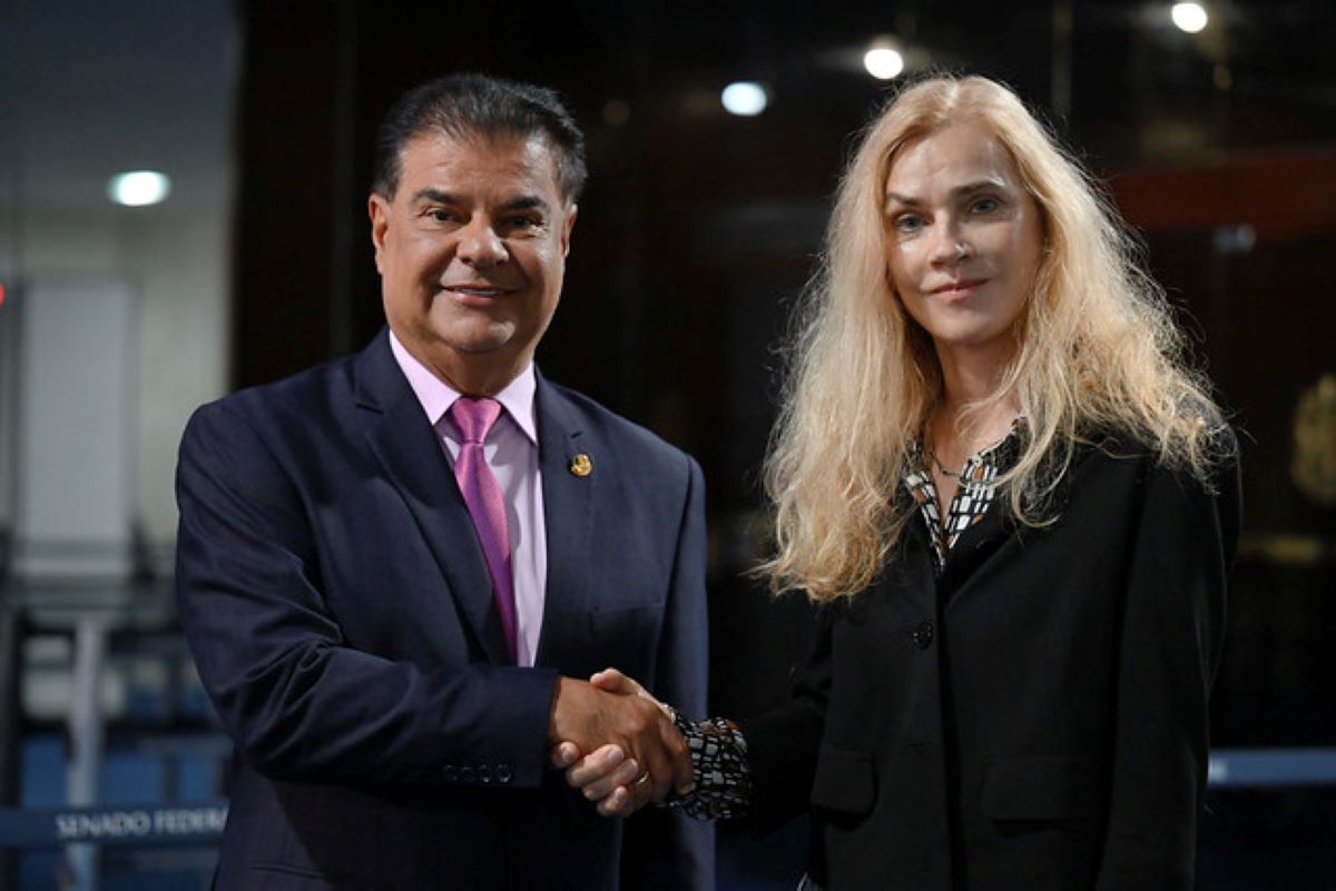 Marian Schuegraf foi recebida pelo senador Nelsinho Trad. Foto: Andressa Anholete/Agência Senado
