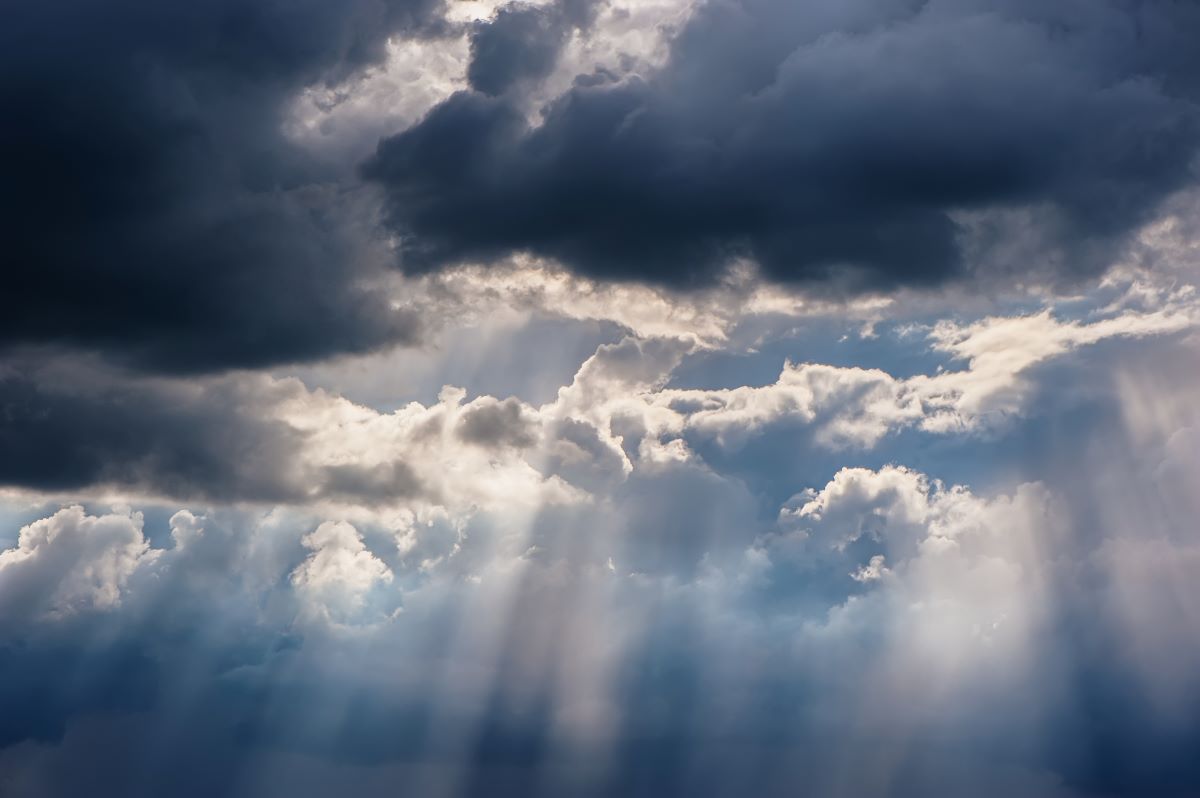 Previsão aponta temperaturas acima da média com chuvas irregulares. Foto: Adobe Stock