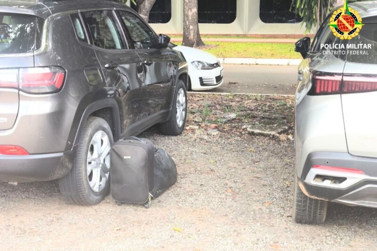 Mala suspeita estava localizada no estacionamento do Ministério da Agricultura. Foto: PMDF/Divulgação