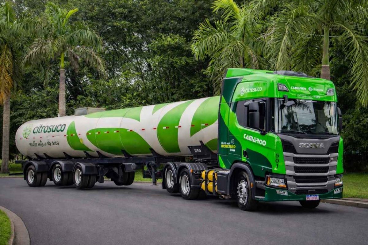 Caminhões terão alcance de 500 km com abastecimento completo por biometano. Foto: Citrosuco/Divulgação