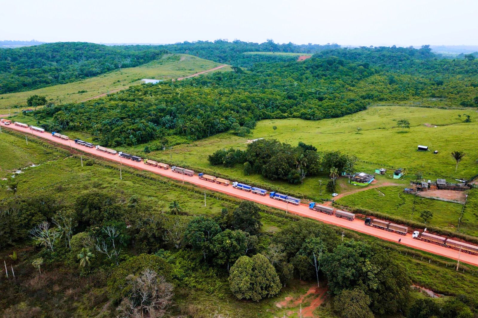 Caminhoneiros relatam falta de infraestrutura e organização para escoar a safra de soja no Porto de Miritituba.  Foto: Lucas Nunes/Sistema Famato