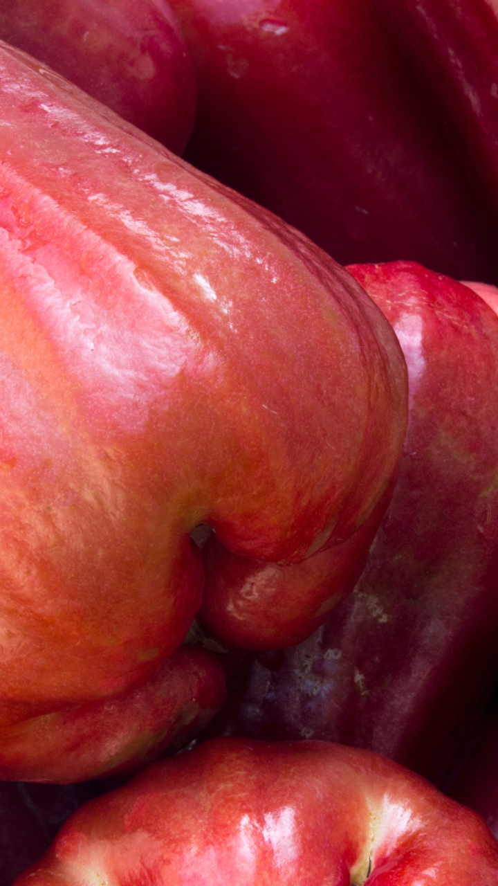 Jambo: a fruta tropical perfumada em três cores diferentes