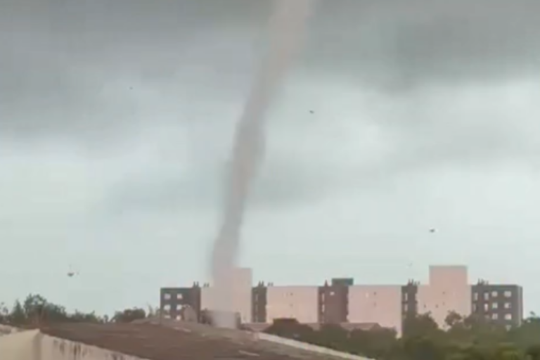 RS: tornado de curta duração causa estragos em Pelotas; veja vídeo