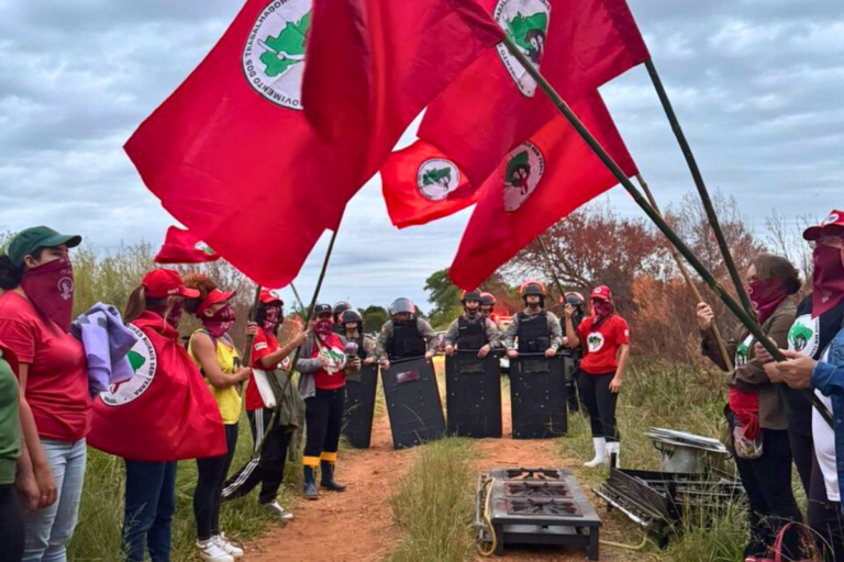 Mobilização do MST no RS pressiona governo por assentamento