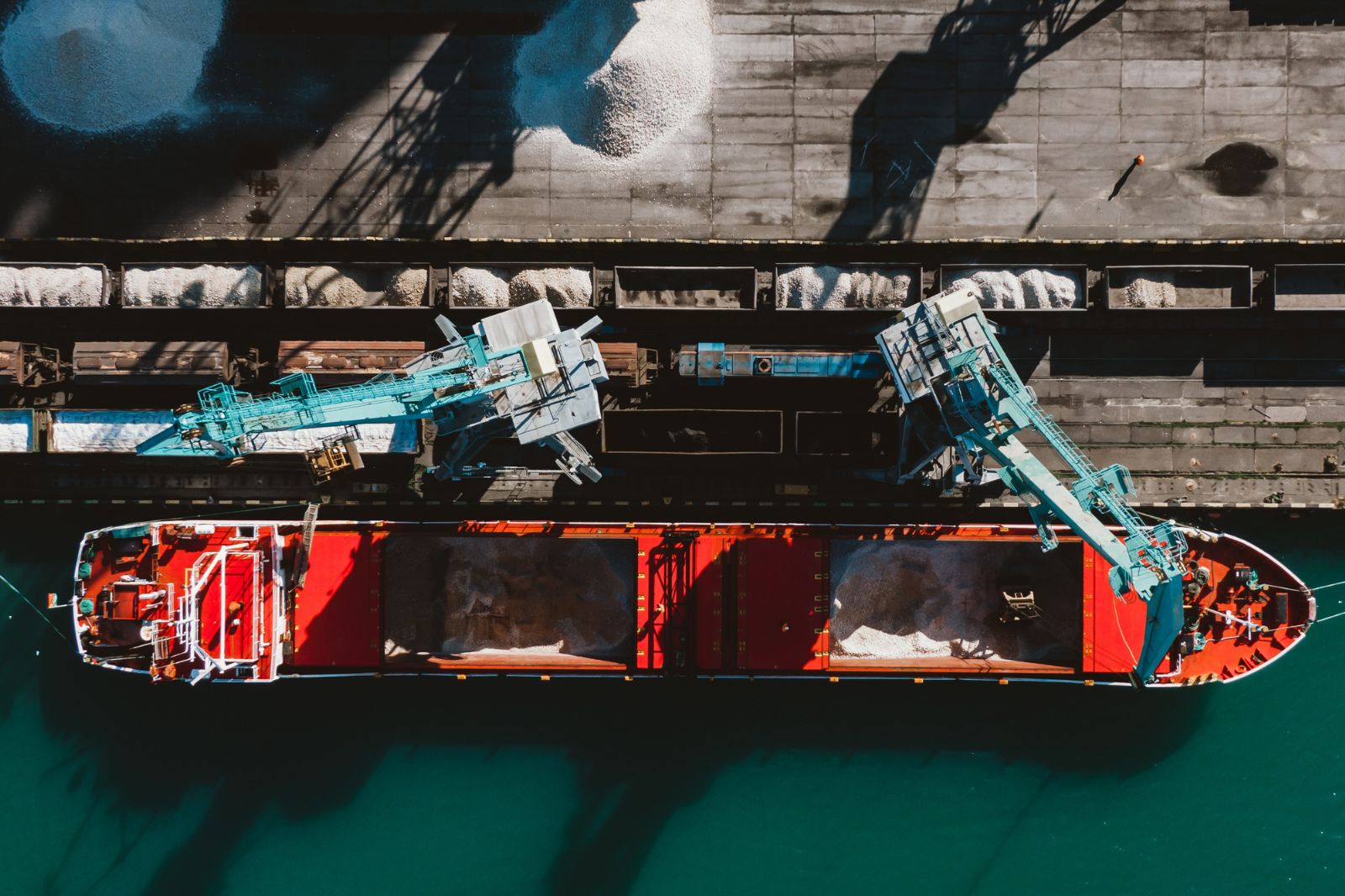 Embarcadores mudam rotas e fretes disparam. Foto: Adobe Stock