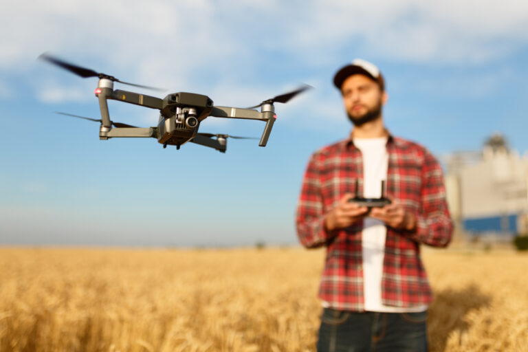 Como se tornar um piloto de drone agrícola?