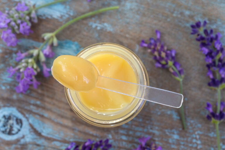 Os segredos da produção de geleia real