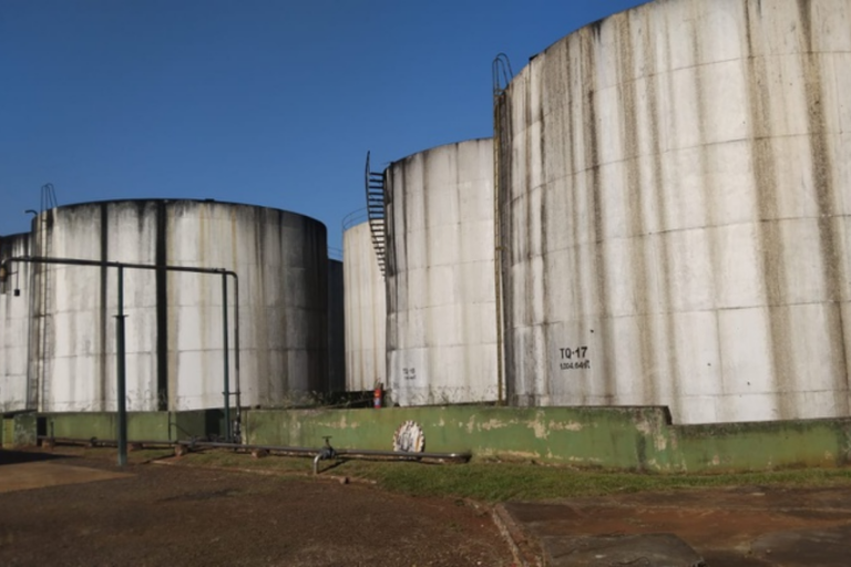 Fiscalização apreende 7,28 milhões de litros de cachaça em SP