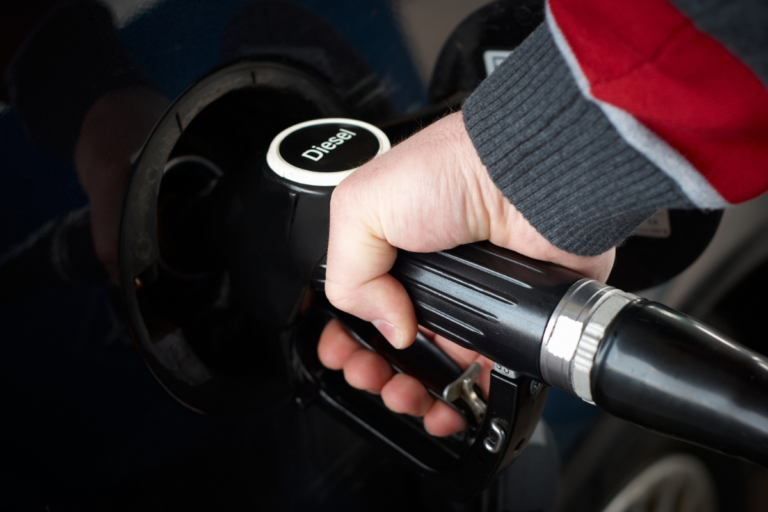 Governo anuncia pacote para frear alta do diesel no Brasil